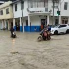 Fuerte aguacero inunda calles de Portoviejo