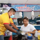 Eso de que ‘solo le gusta al hombre’ es cuento viejo; ellas también lo ‘vacilan’ con chifle, pan, arroz y hasta canguil.