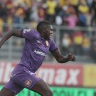Kavier Ortiz hizo el gol salvador del campeón nacional, Aucas, que sigue con vida en la pelea por la primera etapa.