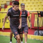 El zaguero Luca Sosa, durante un entrenamiento de los canarios.