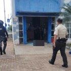 El cuerpo de un hombre quedó inerte al pie de una UPC.