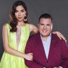 María Belén con su hermano durante una sesión fotográficas.