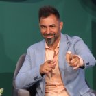 Esteban se considera un tipo serio y si le molesta algo 

lo dice.