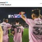 Para la historia la foto de Lionel Messi y Dixon Arroyo.