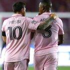 Para la historia, Lionel Messi sale abrazando a Arroyo de un partido del Inter Miami.