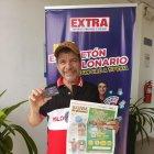 ¡Qué suertudo es Saúl Vaca! A la primera giró, ganó y celebró el regalo que se llevó con su EXTRA.