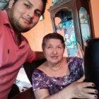 Carlos Vera es el ganador de un air fryer. Su mamá fue la que más se alegró con el premio, pues es para ella.