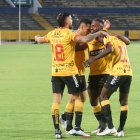 Francisco Fydriszewski, festejando su gol ante Cumbayá, luego fue expulsado.