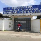 Los padres de familia deben esperar a sus hijos en el exterior del plantel.