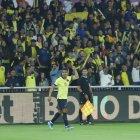 Ángel Mena celebró el gol con la hinchada tricolor.