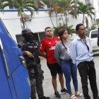 Ninguno de los tres detenidos en una de las casas posee antecedentes penales, según información policial. Entre ellos hay una mujer.