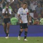 AMDEP7626. RÍO DE JANEIRO (BRASIL), 29/02/2024.- Ezequiel Piovi (d) de LDU reacciona al perder la final de la Recopa Sudamericana entre Fluminense y LDU Quito este jueves, en el estadio Maracaná en Río de Janeiro (Brasil). EFE/ Antonio Lacerda