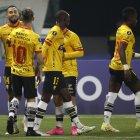 AMDEP3548. SAO PAULO (BRASIL), 07/06/2023.- Francisco Fydriszewski (i) de Barcelona celebra un gol hoy, en un partido de la fase de grupos de la Copa Libertadores entre Palmeiras y Barcelona SC en el estadio Allianz Parque en Sao Pablo (Brasil). EFE/Sebastiao Moreira