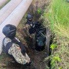 La sustancia estaba escondida en un hueco dentro de la tierra, tapado con plástico.
