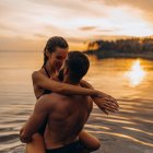 Estudios apuntan que entre más calor hace, sube el deseo sexual.