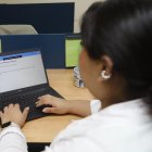 Las ofertas llegan en diferentes plataformas. Por ejemplo, unas aparecen en Facebook y otras, como las falsas que simulaban ser de La Favorita, en YouTube.