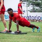 os jugadores suplentes entrenaron bajo la supervisión del técnico Ariel Holan.