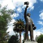 Así lucía la estatua antes de ser vandalizada