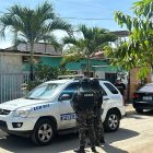 La Policía procedió a aprehender a los sospechosos del delito.