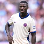 El ecuatoriano Moisés Caicedo es titular en Chelsea