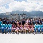 La delegación nacional integrada por deportistas especiales y regulares posaron en la presentación oficial.