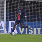 El defensor ecuatoriano Willian Pacho jugando con PSG en la Ligue 1 de Francia