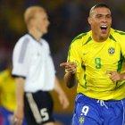 Ronaldo Nazario celebrando uno de sus goles en la final del Mundial de Corea del Sur y Japón 2002.