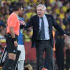 Carlo Ancelotti entrenador de Brasil en el estadio Monumental.