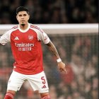 Piero Hincapié ha tenido sus primeros minutos con Arsenal en la Premier League.