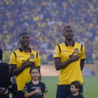 Moisés Caicedo (i), Willian Pacho y Piero Hincapié, puntales de las selección de Ecuador para el Mundial 2026.