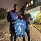 Joel Ordóñez y su primer entrenador Luis Medina.