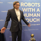 Aria, el robot humanoide de Realbotix, fue presentado en el CES 2026 como asistente y guía para atención al público.