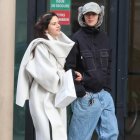 Rosalía y Loli Bahía fueron captadas en las calles de París.