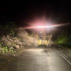 La vía estuvo bloqueada tras un deslizamiento de tierra.