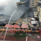 El incendio de Multicomercio, en el centro de Guayaquil, fue devastado por las llamas.