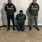 El sujeto fue ubicado mientras veía un evento dentro de un coliseo.