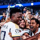 Vinicius Junior anotó uno de los dos tantos con los que Real Madrid venció 2-1 al Benfica para clasificarse as octavos de final.