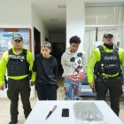 Los familiares de los sospechosos trataron de impedir su arresto.