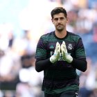 Thibaut Courtois preocupa al equipo merengue tras la clasificación a cuartos de final, donde lo espera el Atlético de Madrid.
