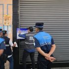 Agentes de Segura EP y Bomberos durante el operativo interinstitucional en el sector centro.