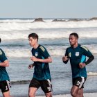 José Francisco Cevallos Jr (c), fue uno de los jugadores a los que los hinchas buscaban más.