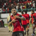 Lucas Mancinelli hizo un gol olímpico al Santos.