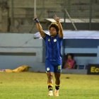 Erick Mendoza puso el gol de Delfín ante Liga de Quito.
