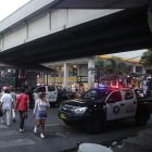 Enfrentamiento entre comerciantes y metropolitanos en la Bahia de Guayaquil.