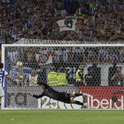 El centrocampista de la Real Sociedad, Pablo Marín, convirtiendo el penalti que le dio la victoria en la final de la Copa del Rey ante el Atlético de Madrid.