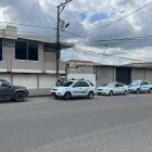 “Policía Nacional inspecciona la vivienda del alcalde de Quinindé tras el ataque armado registrado la madrugada del 22 de abril.