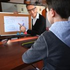 Las clases virtuales tienen sus ventajas y desventajas. Todo depende de la actitud y dedicación del estudiantes.