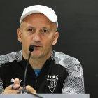 El entrenador albo dio una rueda de prensa desde el Centro de Alto Rendimiento.