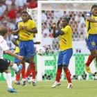 David Beckham (i) fue autor del único gol, con el que Inglaterra eliminó a Ecuador, de los octavos de final del Mundial de Alemania 2006.


  ALEMANIA 2006 - INGLATERRA VS ECUADOR