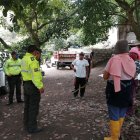 Los policías acudieron al sector para investigar el robo.